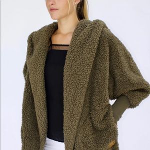 Nordic Beach Body Wrap in Olive U-Brand New